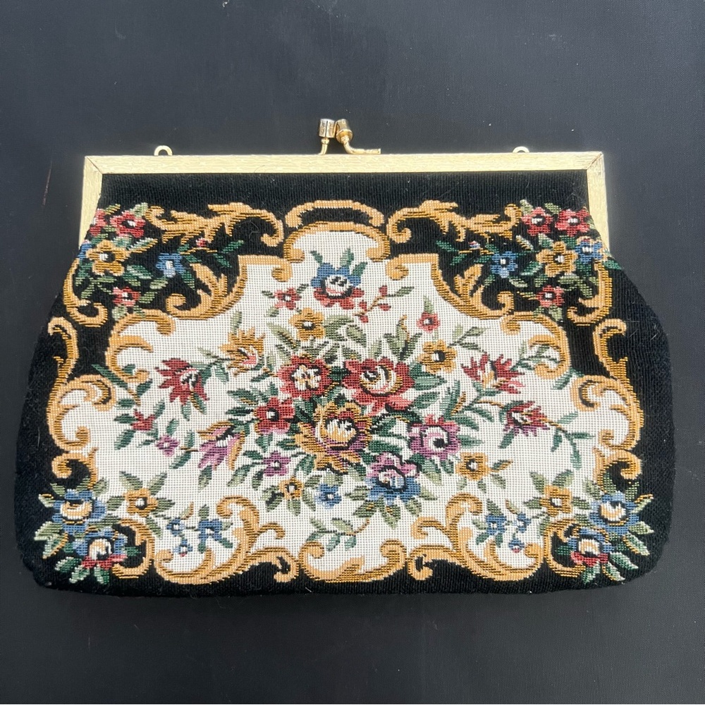 Vintage Du-Val Petit Point Roses Floral Tapestry Clutch Kiss Lock 8” x 6”